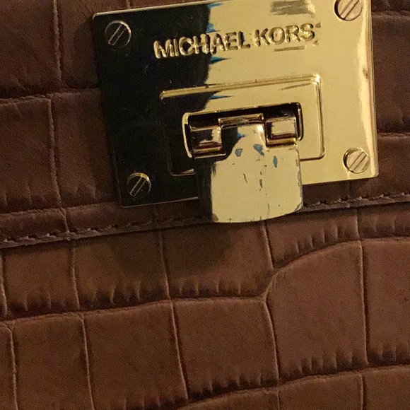 Michael Kors gator print leather bag, large. Excellent shape. Close button 45% - Picture 7 of 7
